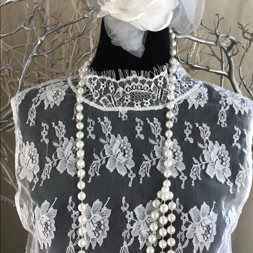 Gorgeous laces blouse - Picture 2 of 8